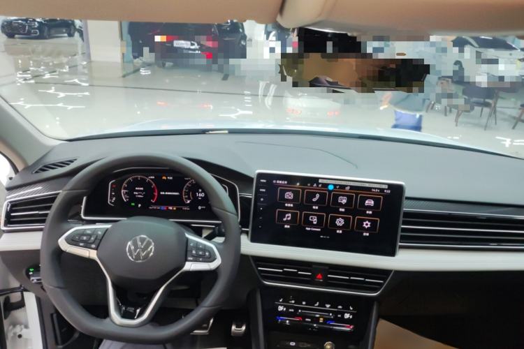 Used Volkswagen Tiguan L 2024 Outstanding Model 330TSI Automatic Two-Wheel Drive R-Line Dragon Glory Edition
