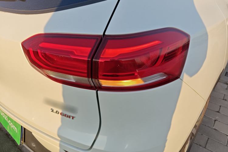 Used Haval H6 2017 Red Label 2.0T Automatic Two-Wheel Drive ZhiShang Model
