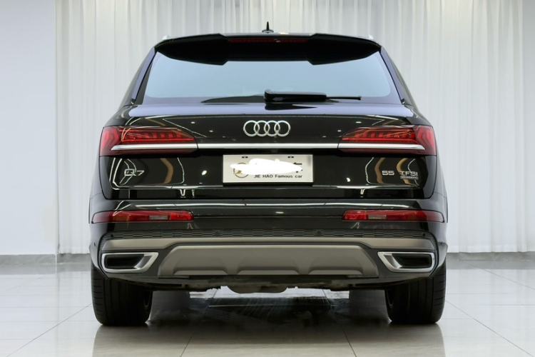 Used Audi Q7 2022 55 TFSI quattro S line Sport model
