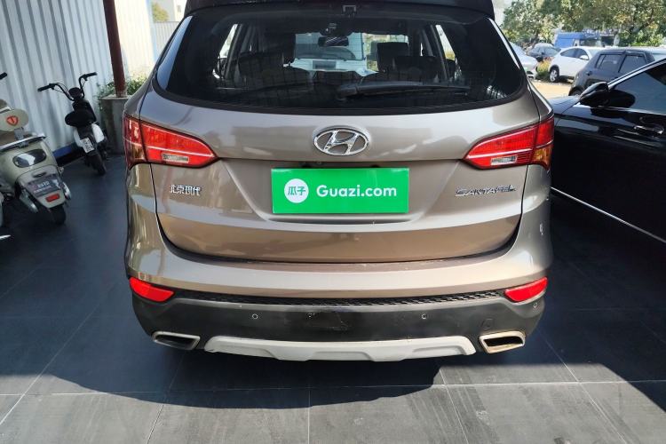 Used Hyundai Santa Fe 2015 2.4L Automatic Two-Wheel Drive Smart Version 5 Seats
