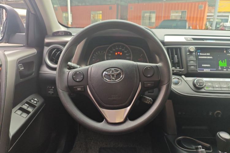 Used Toyota RAV4 2016 2.0L CVT Two-Wheel Drive Fashion Edition China V Standard