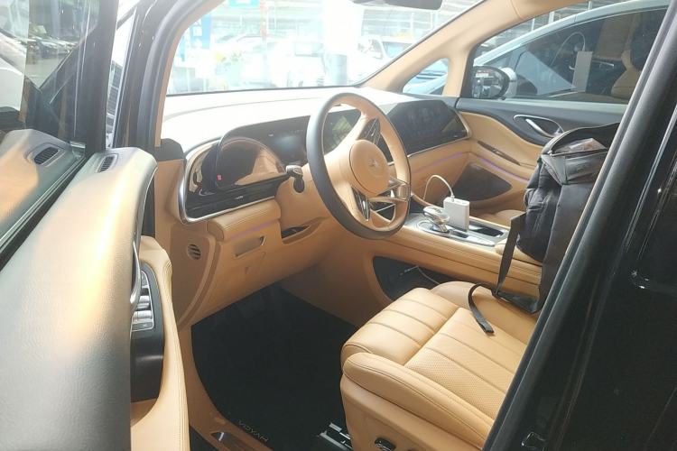 Used VOYAH Dream 2024 PHEV Extended-Range Premium Edition
