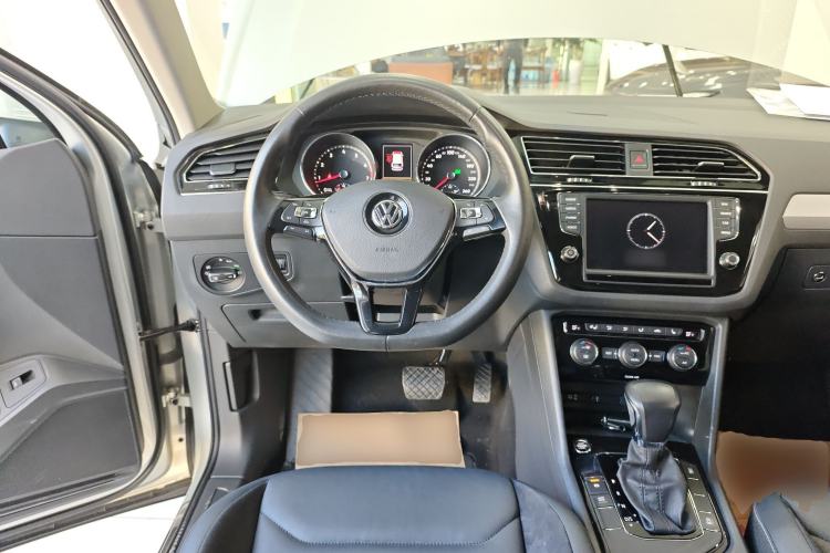 Used Volkswagen Tiguan L 2017 330TSI Automatic Two-Wheel Drive Luxury Edition
