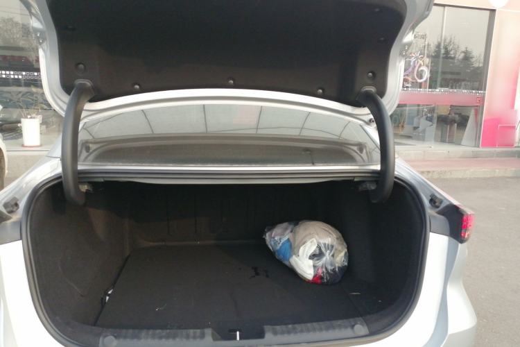 Used  L6 2025 EM-i 140km Starship Edition
