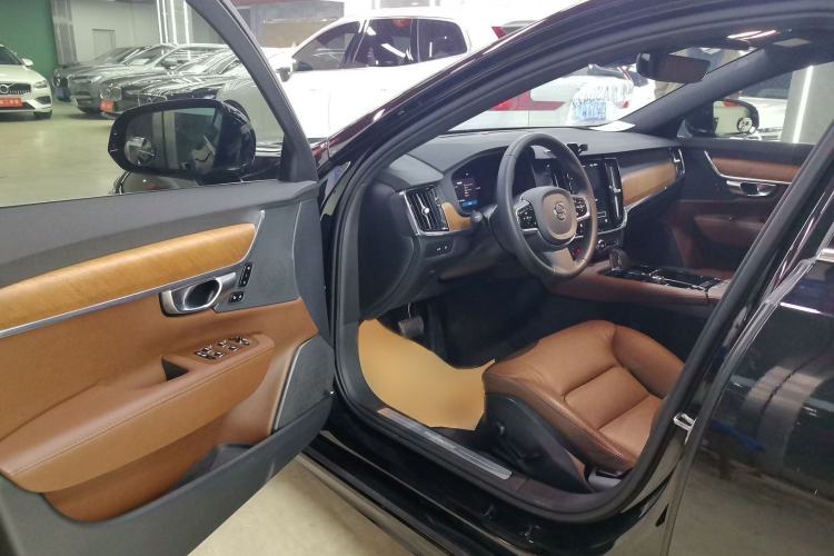 Used Volvo S90 New Energy 2023 T8 Plug-in Hybrid All-Wheel Drive Long-Range Zhiyi Luxury Edition
