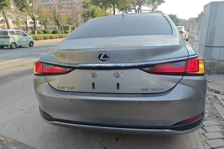 Used Lexus ES 2023 200 Excellence Edition
