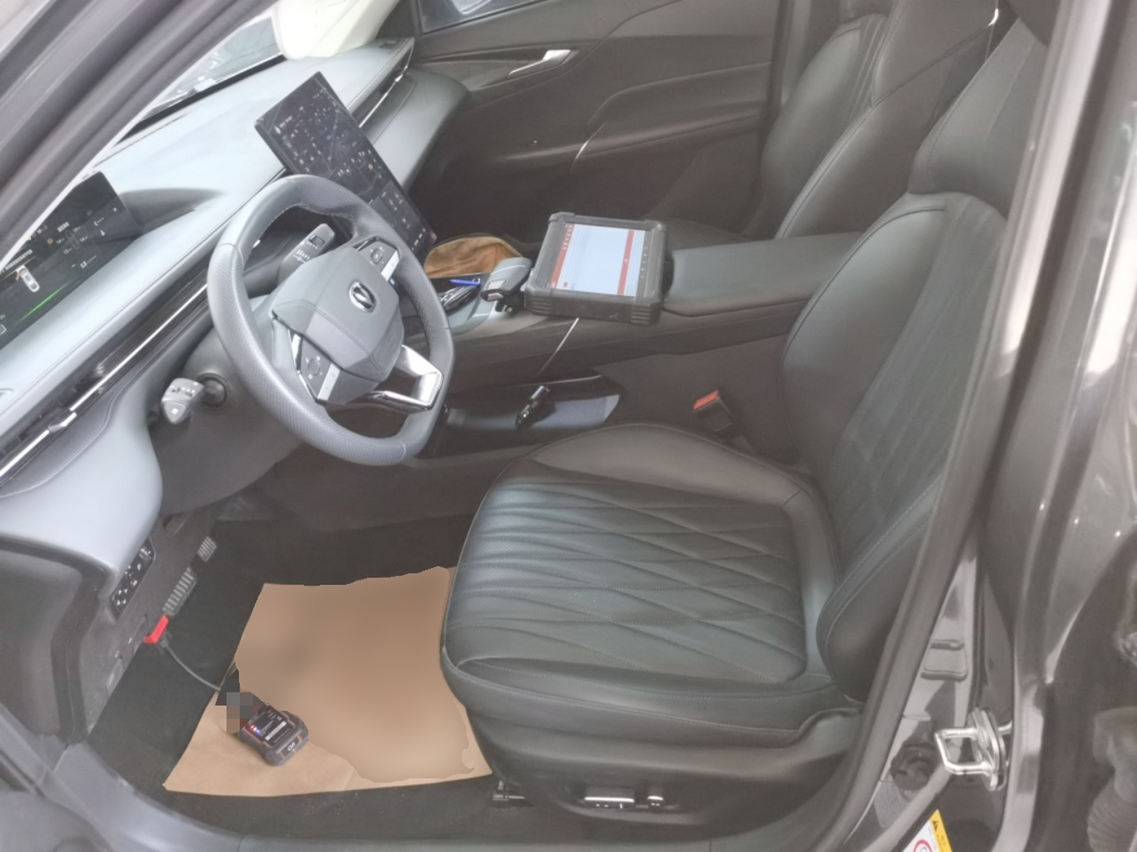 Переднее сиденье в автомобиле