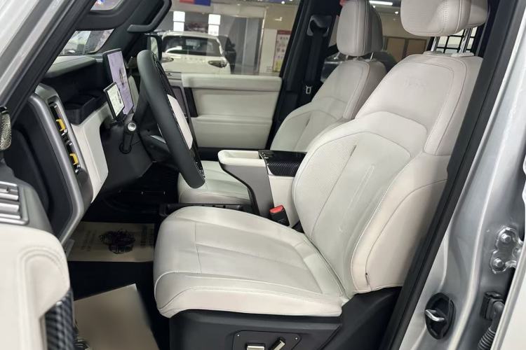 Used  V23 2025 401 Two-Wheel Drive Intelligent Driving Version
