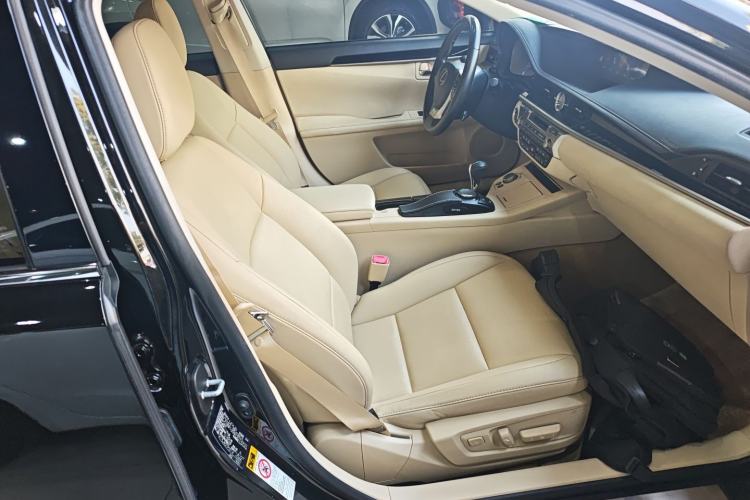 Used Lexus ES 2014 300h Elite Edition