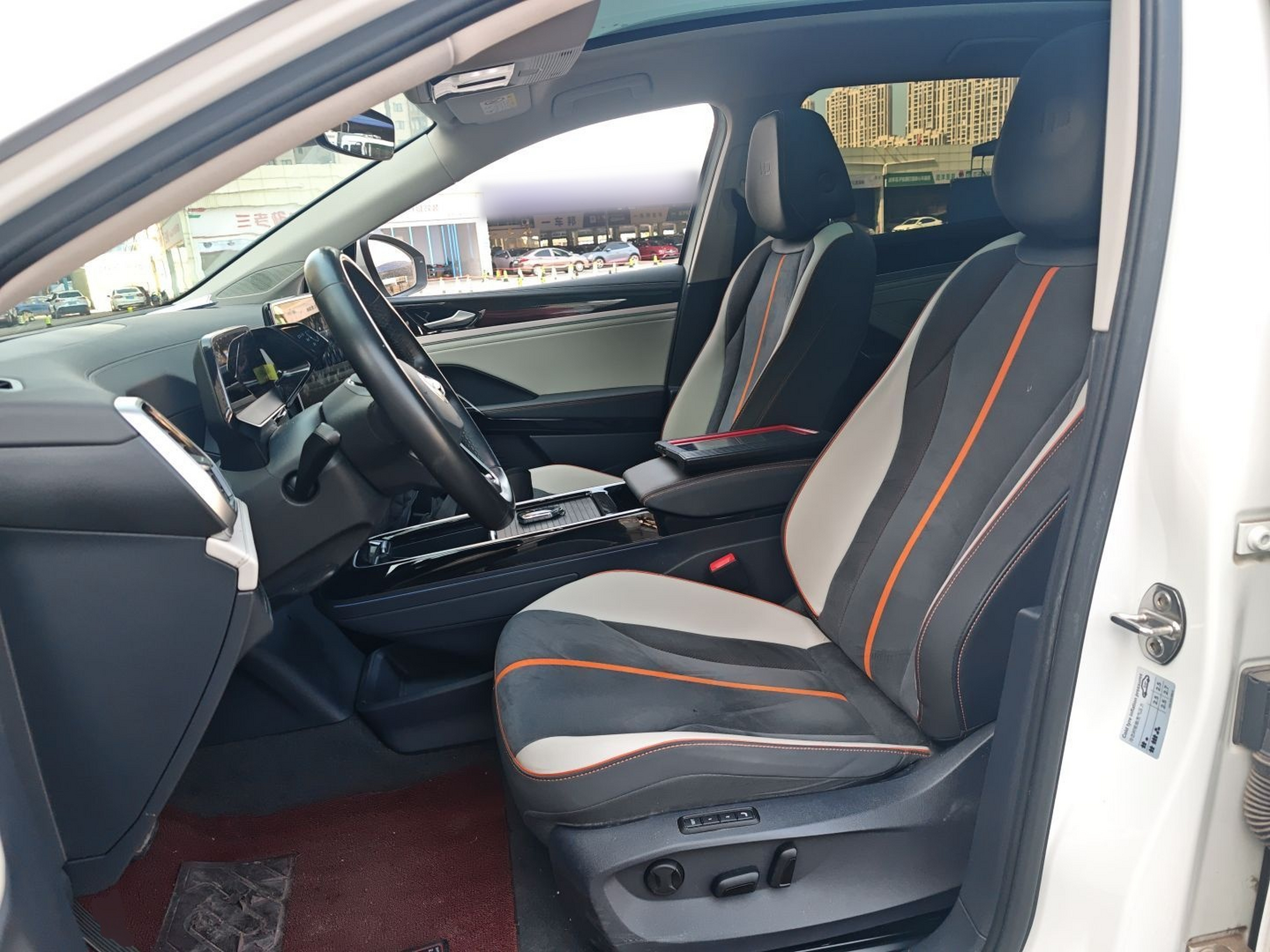 Переднее сиденье в автомобиле