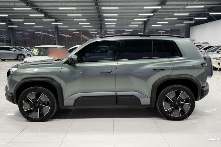 Used  Titanium 3 2025 501 km All-Wheel Drive Intelligent Driving Max Edition
