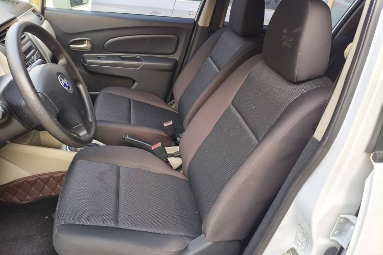 Used Venucia R50 2015 1.6L Automatic Fashion Edition
