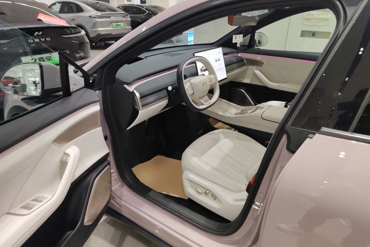 Used ONVO L60 2024 60 kWh All-Wheel Drive
