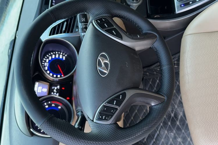 Used Hyundai Elantra 2013 1.6L Automatic Luxury Model
