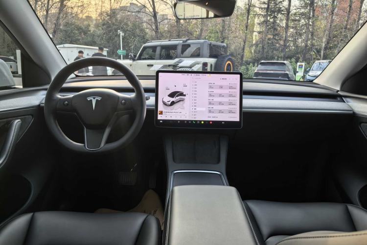 Used Tesla Model Y 2023 Rear-Wheel-Drive Version
