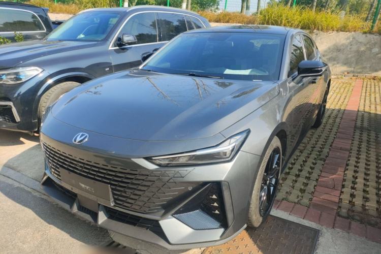 Used Changan UNI-V 2022 1.5T Prestige Version