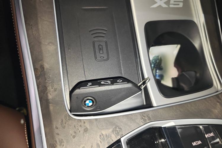 Used BMW X5 2023 xDrive 30Li Luxury M Sport Package
