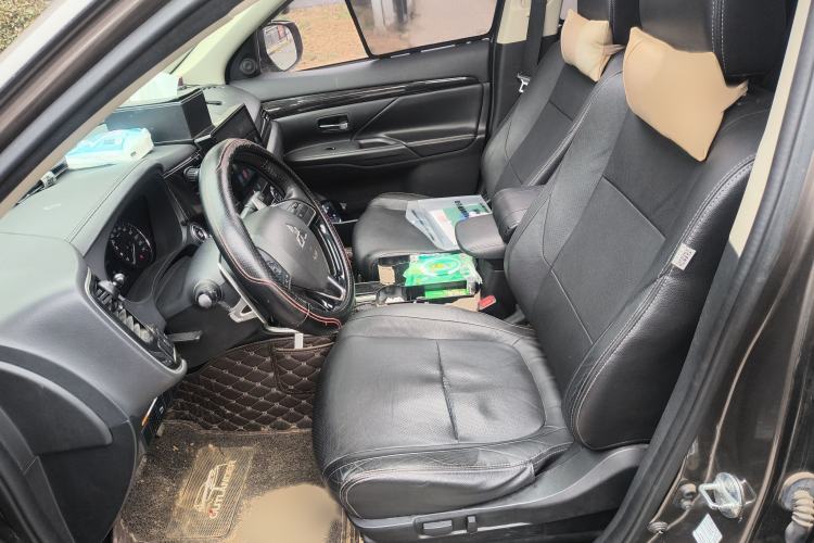 Used Mitsubishi Outlander 2018 2.4L 4x4 Luxury Edition 7-Seater