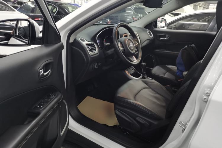 Used  Compass 2017 200T Automatic Family Edition
