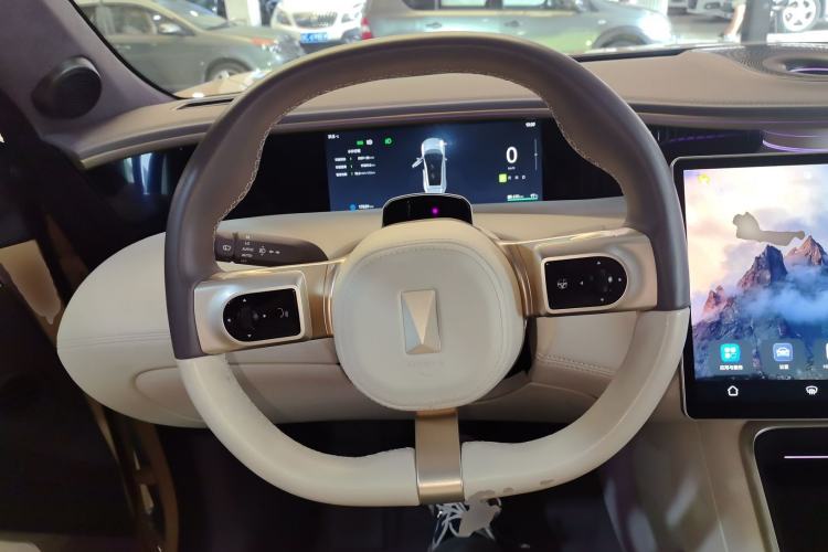 Used  11 2024 630 Rear-Wheel Drive Edition with Three Lasers
