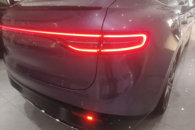 Used Hima Luxeed R7 2024 All-Electric 667 km Max
