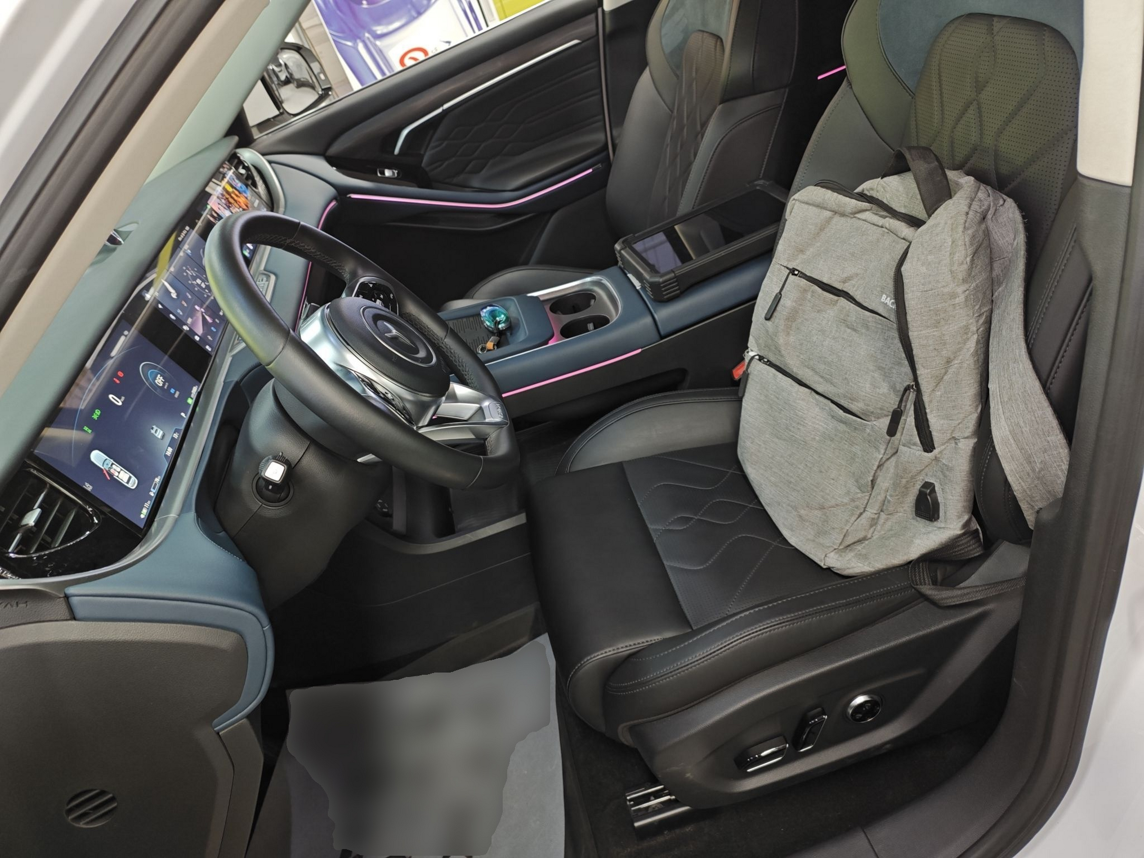 Переднее сиденье в автомобиле