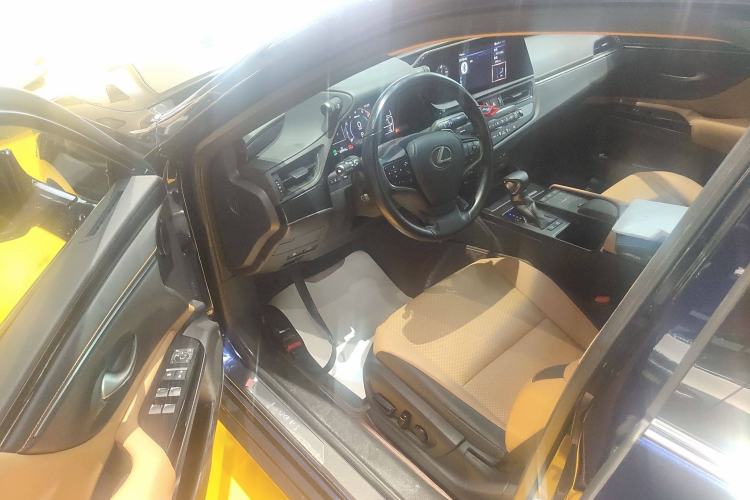 Used Lexus ES 2021 300h Excellence Edition
