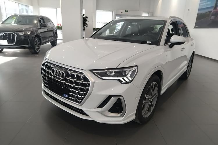 Used Audi Q3 2024 40 TFSI Fashion Dynamic Model
