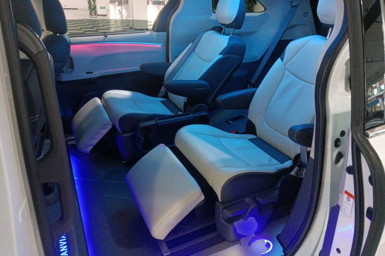 Used Toyota Granvia 2023 2.5L Hybrid Comfort Edition