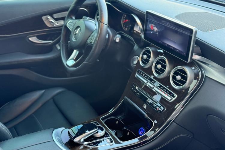 Used Mercedes-Benz GLC 2019 Facelift GLC 260 L 4MATIC Luxury Model

