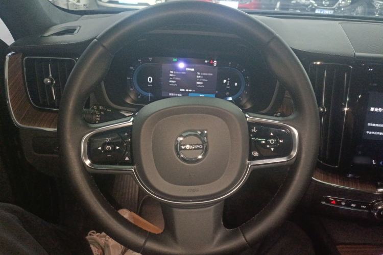 Used Volvo XC60 2023 B5 4x4 Smart Luxury Edition