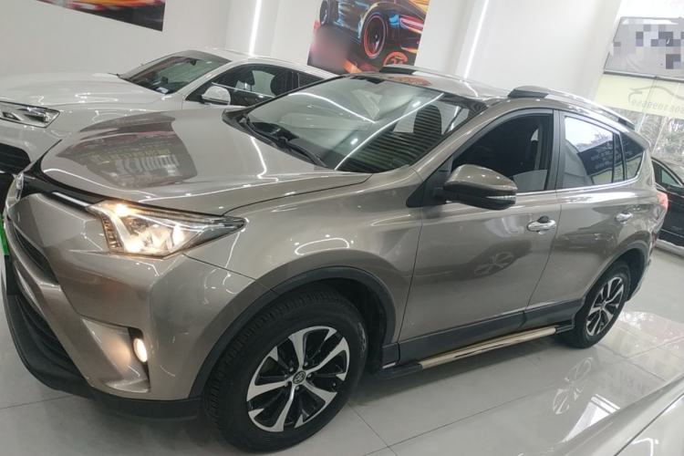 Used Toyota RAV4 2016 2.0L CVT Two-Wheel Drive Fashion Edition China V Standard
