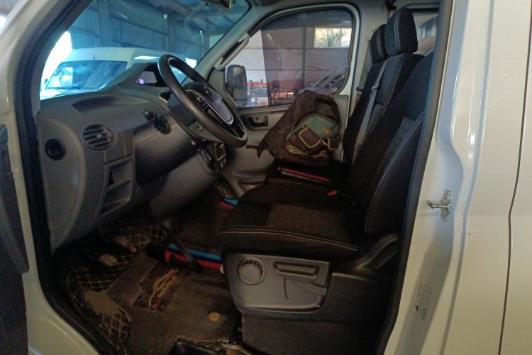 Used SAIC MAXUS Xintu V80 2021 2.0T Manual Classic Aoyuntong Short Wheelbase Mid-Height 7/8/9-Seater