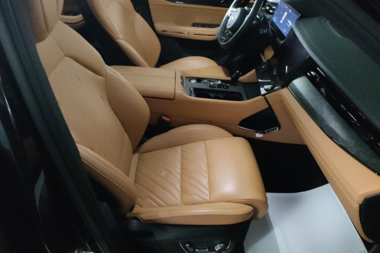 Used Lynk & Co 09 2021 2.0T Halo Six-Seater
