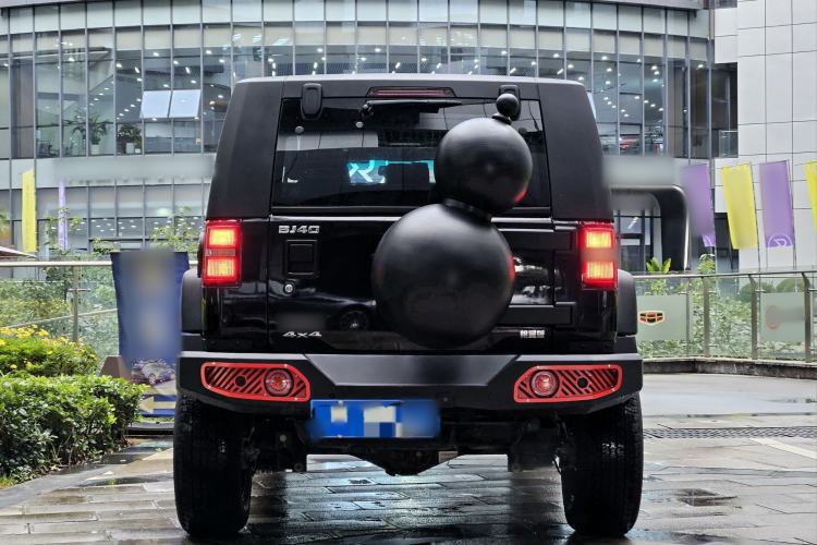 Used Beijing Auto BJ40 2016 40L 2.0T Manual Two-Wheel Drive Luxury Edition
