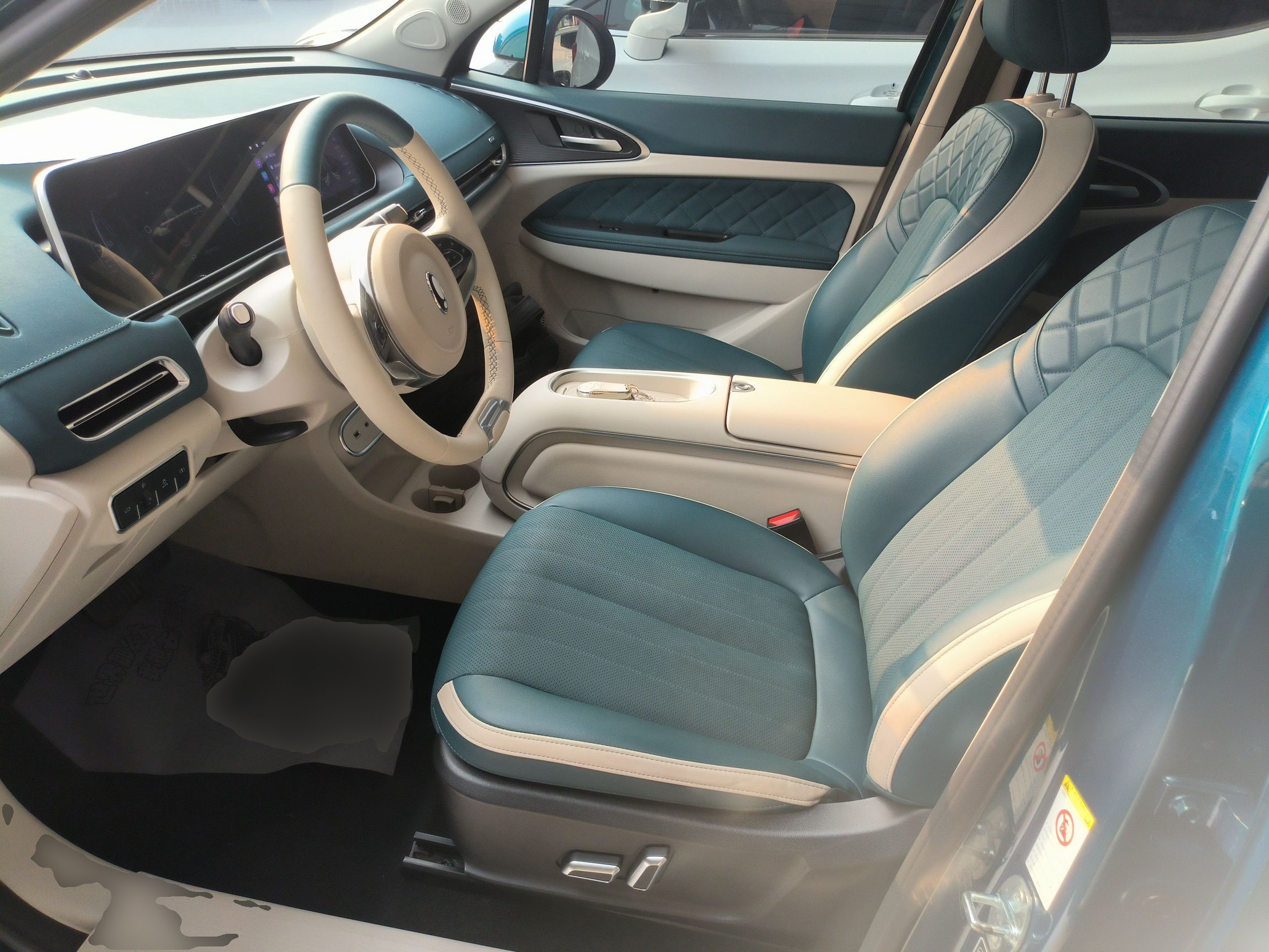 Переднее сиденье в автомобиле