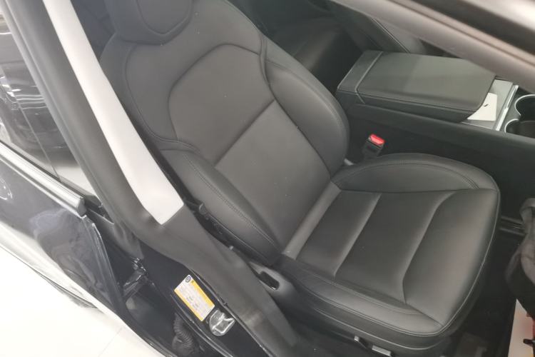 Used Tesla Model Y 2025 Rear-Wheel-Drive Version
