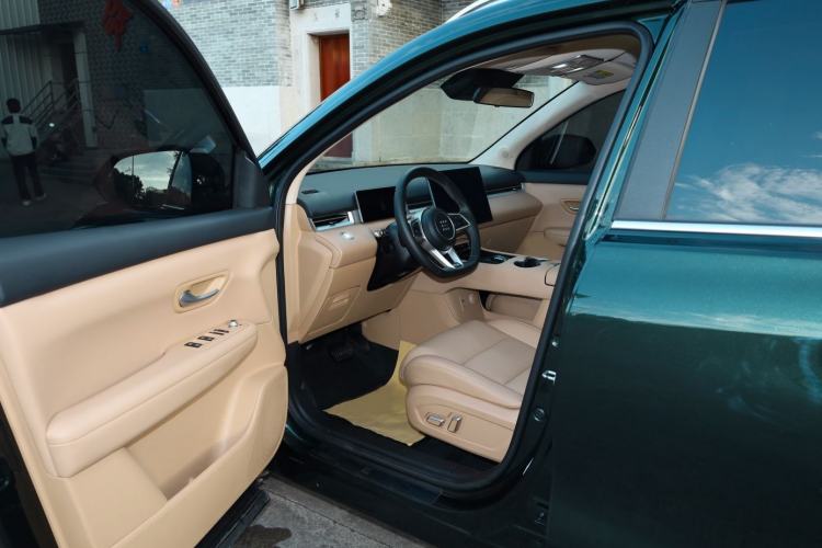 Used  E5 PLUS 2025 165 km Long-Range Version PLUS 7-Seater
