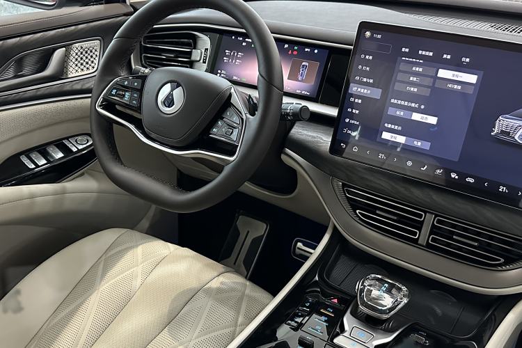 Used Denza D9 2025 DM-i Smart Drive 1020 Four-Wheel Drive Deluxe Model
