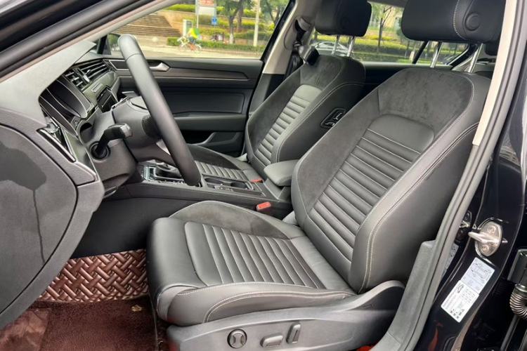 Used Volkswagen Magotan 2020 330TSI DSG Leading Model
