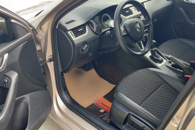 Used Skoda Octavia 2019 1.5L Automatic Smart Drive Luxury Edition China VI Standard