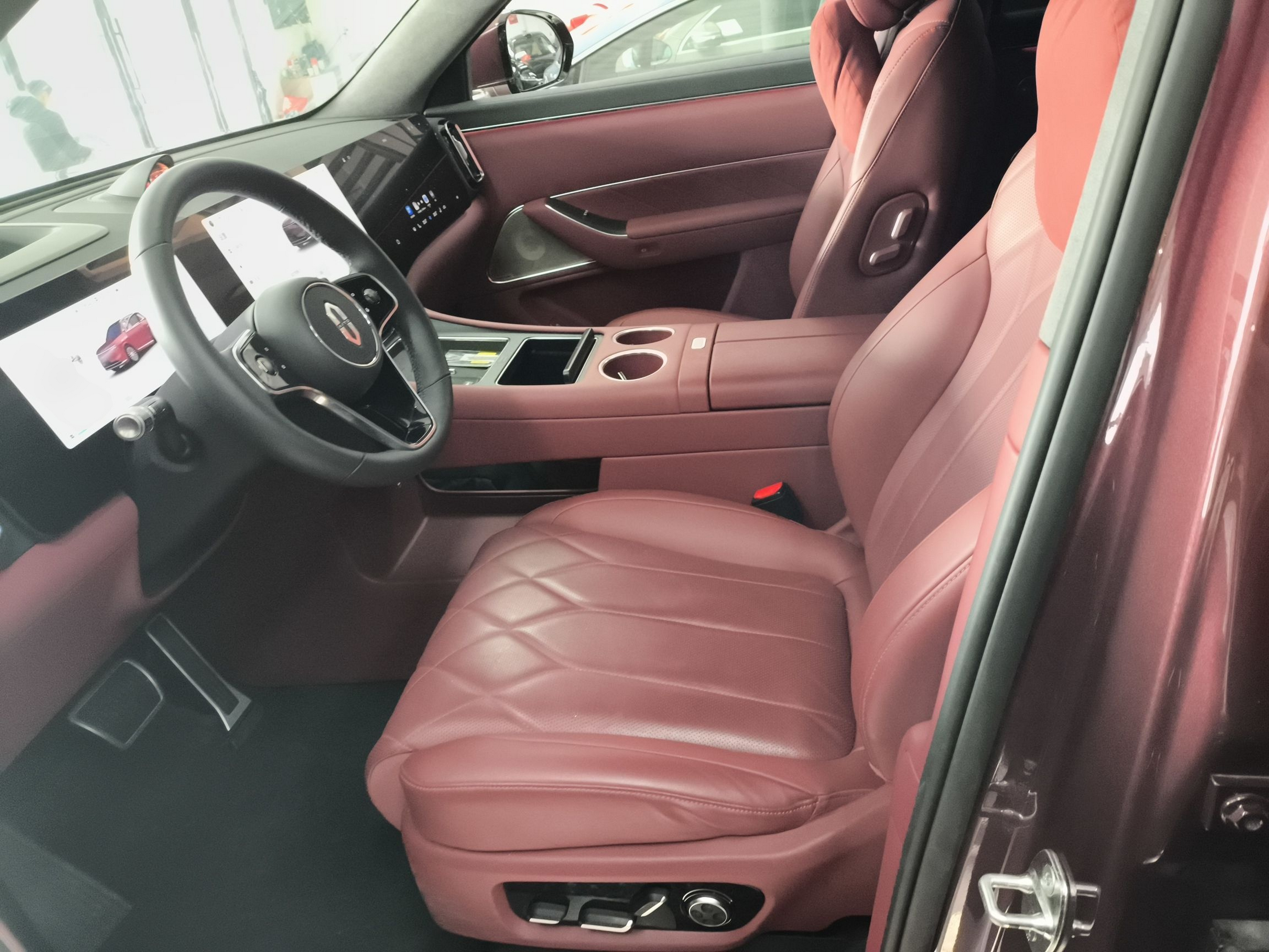 Переднее сиденье в автомобиле