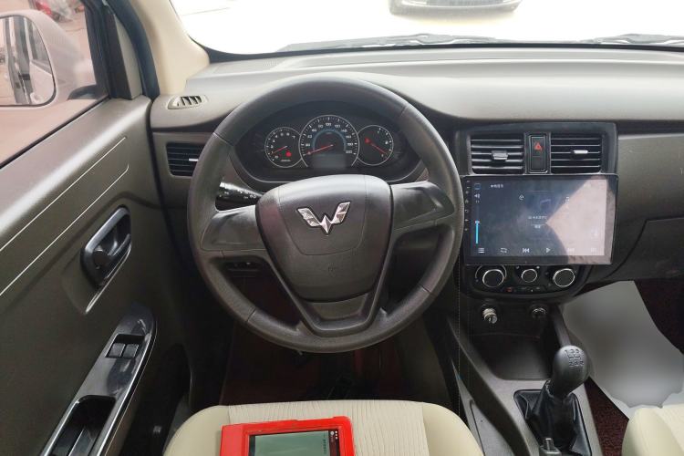 Used Wuling Rongguang V 2018 1.5L Standard Version

