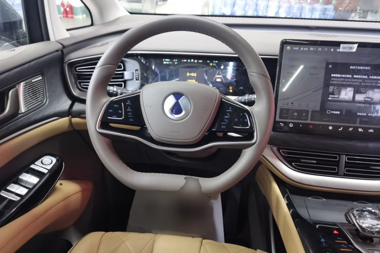 Used Denza D9 2022 DM-i 1040 Prestige Model