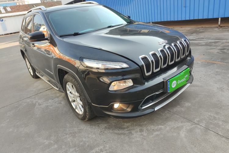 Used  Cherokee 2017 2.0L Superior Edition