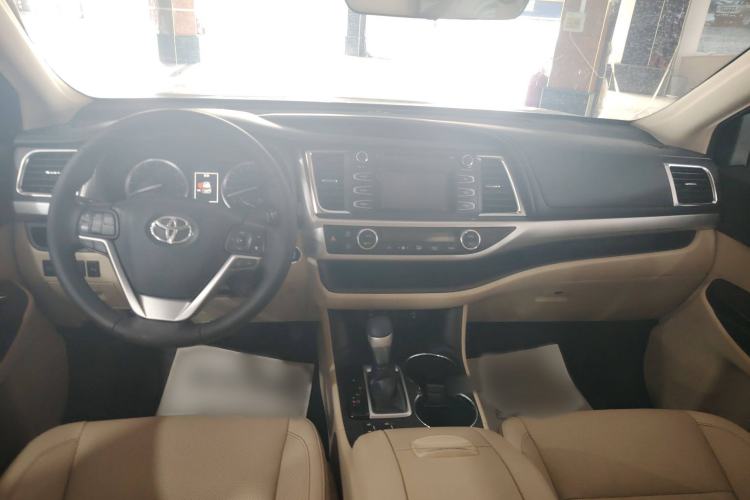 Used Toyota Highlander 2018 2.0T Four-Wheel Drive Luxury Edition 7 Seats China V Emission Standard