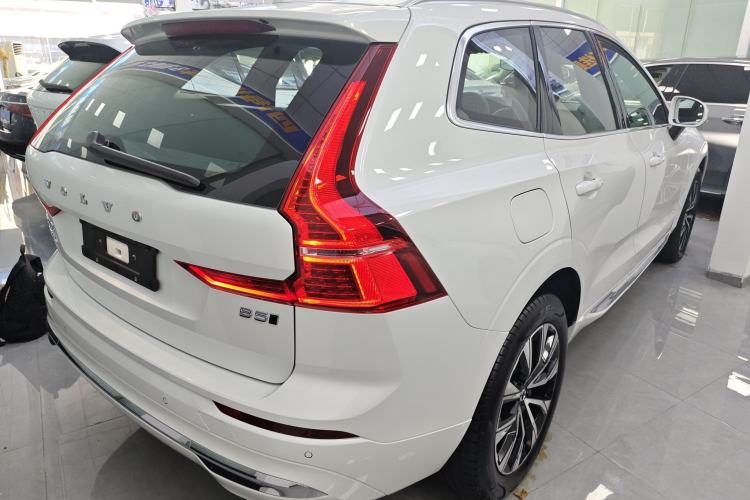 Used Volvo XC60 2023 B5 4x4 Smart Luxury Edition
