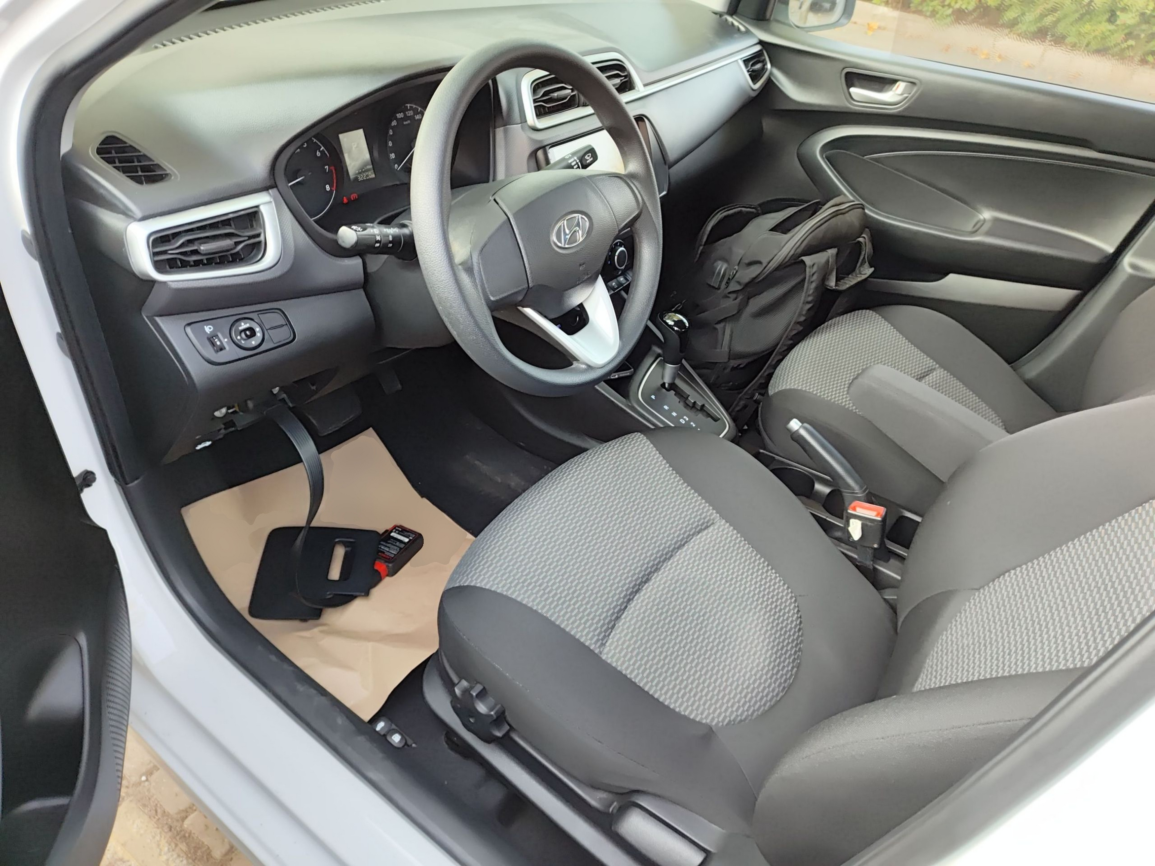 Переднее сиденье в автомобиле