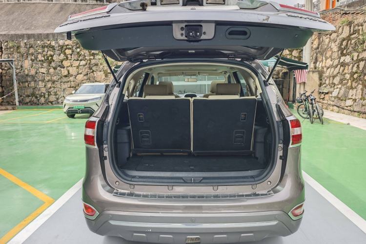 Used JMC Yusheng S350 2013 2.4T Automatic 2WD Diesel Ultra-Luxury 7-Seater
