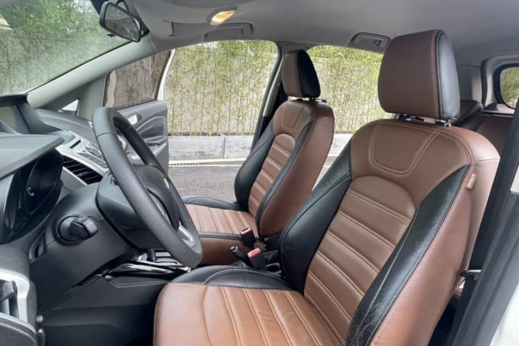 Used Ford EcoSport 2013 1.5L Automatic Fashion Model
